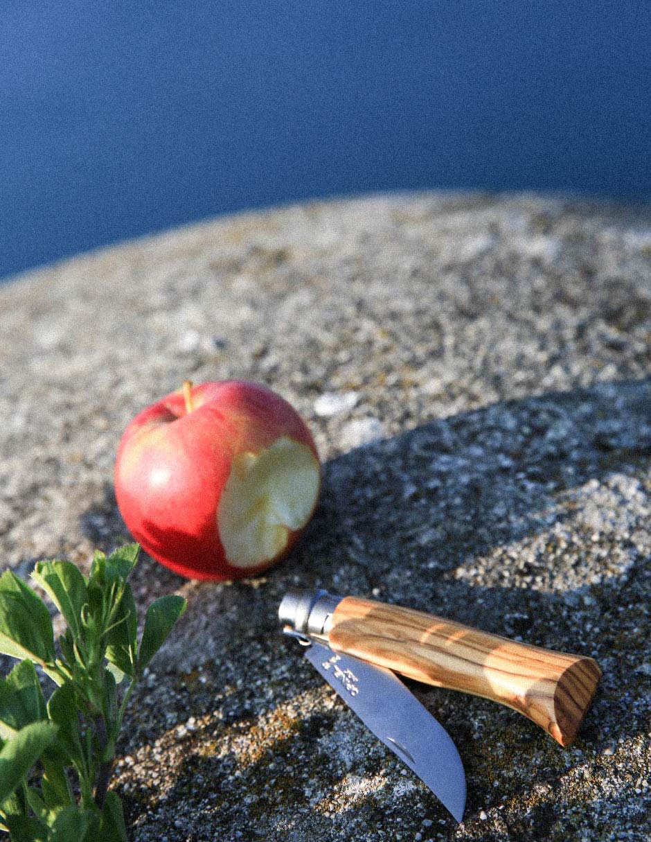 Navaja de madera de olivo con funda elegante