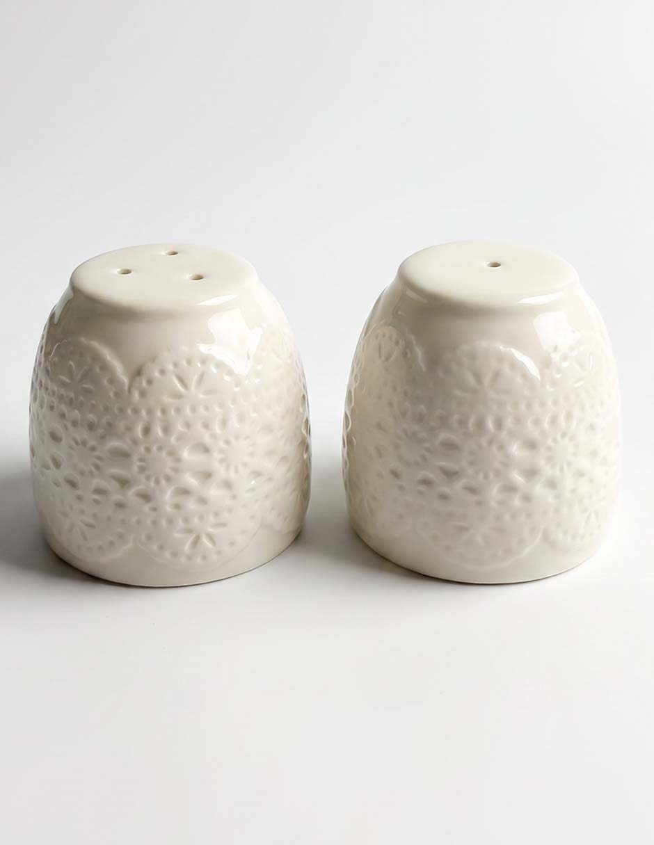 Set salero y pimentero Lacy de porcelana Set salero y pimentero Lacy de porcelana