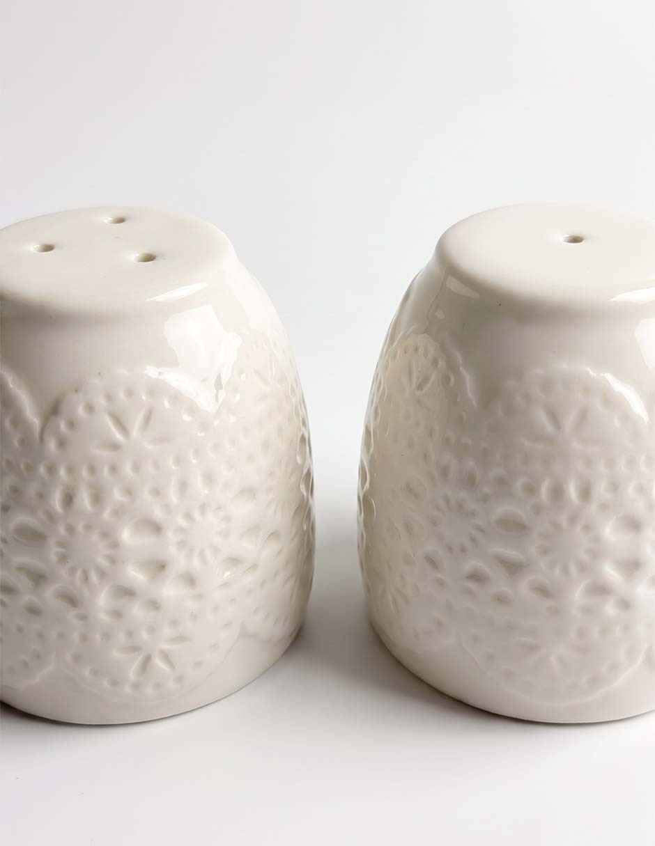 Set salero y pimentero Lacy de porcelana 3